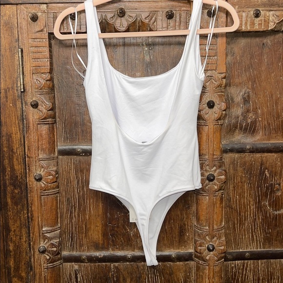 NWT ZARA White Low Back Bodysuit – Size M - Picture 4 of 6